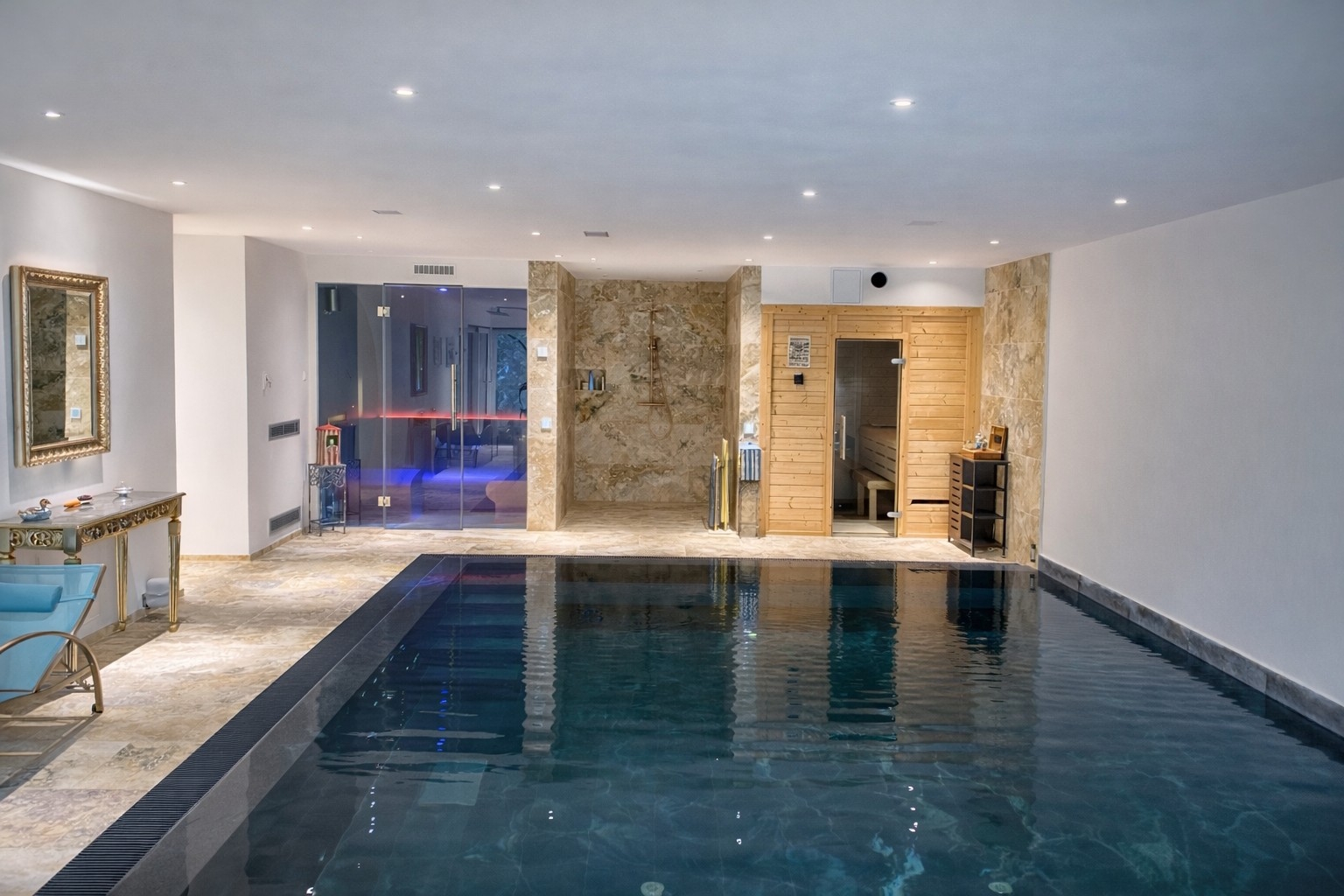 villa-miralago-luganersee-zu-verkaufen-blick-hallenbad-von-vorne-1.50.69c16150e4799